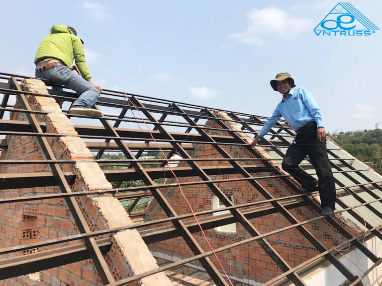 THAY VÌ KÈO SẮT HỘP BẰNG VÌ KÈO THÉP NHẸ VNTRUSS CHO KẾT CẤU MÁI THÁI LỢP NGÓI