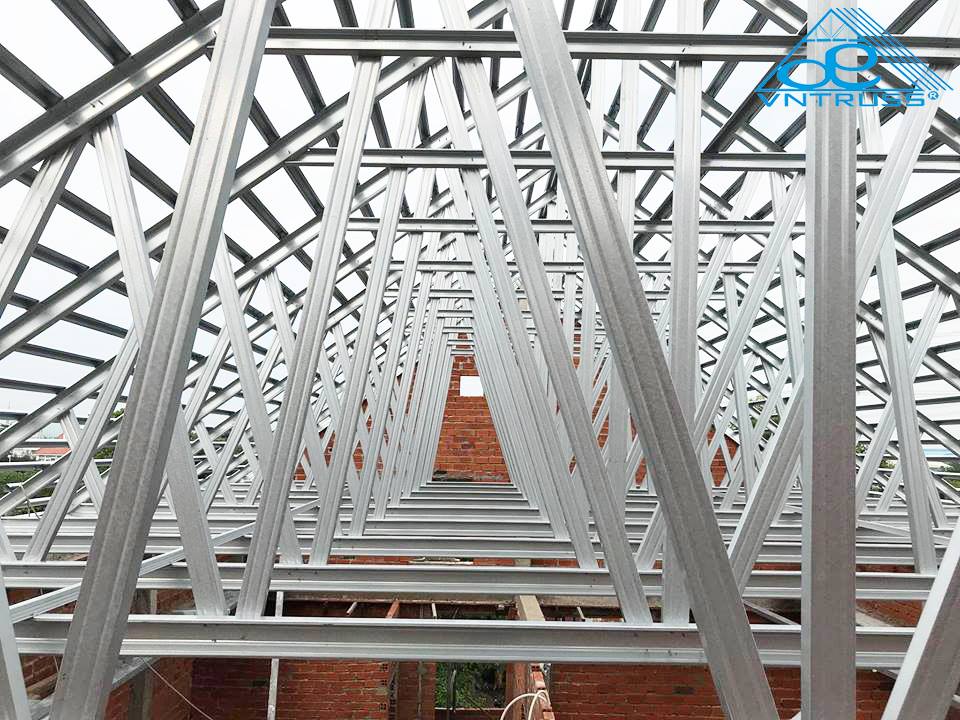 Công ty Đại Lợi Phát thi công mái nhà biệt thự vườn ở Kon Tum và Gia Lai Công ty Đại Lợi Phát thi công mái nhà biệt thự vườn ở Kon Tum và Gia Lai