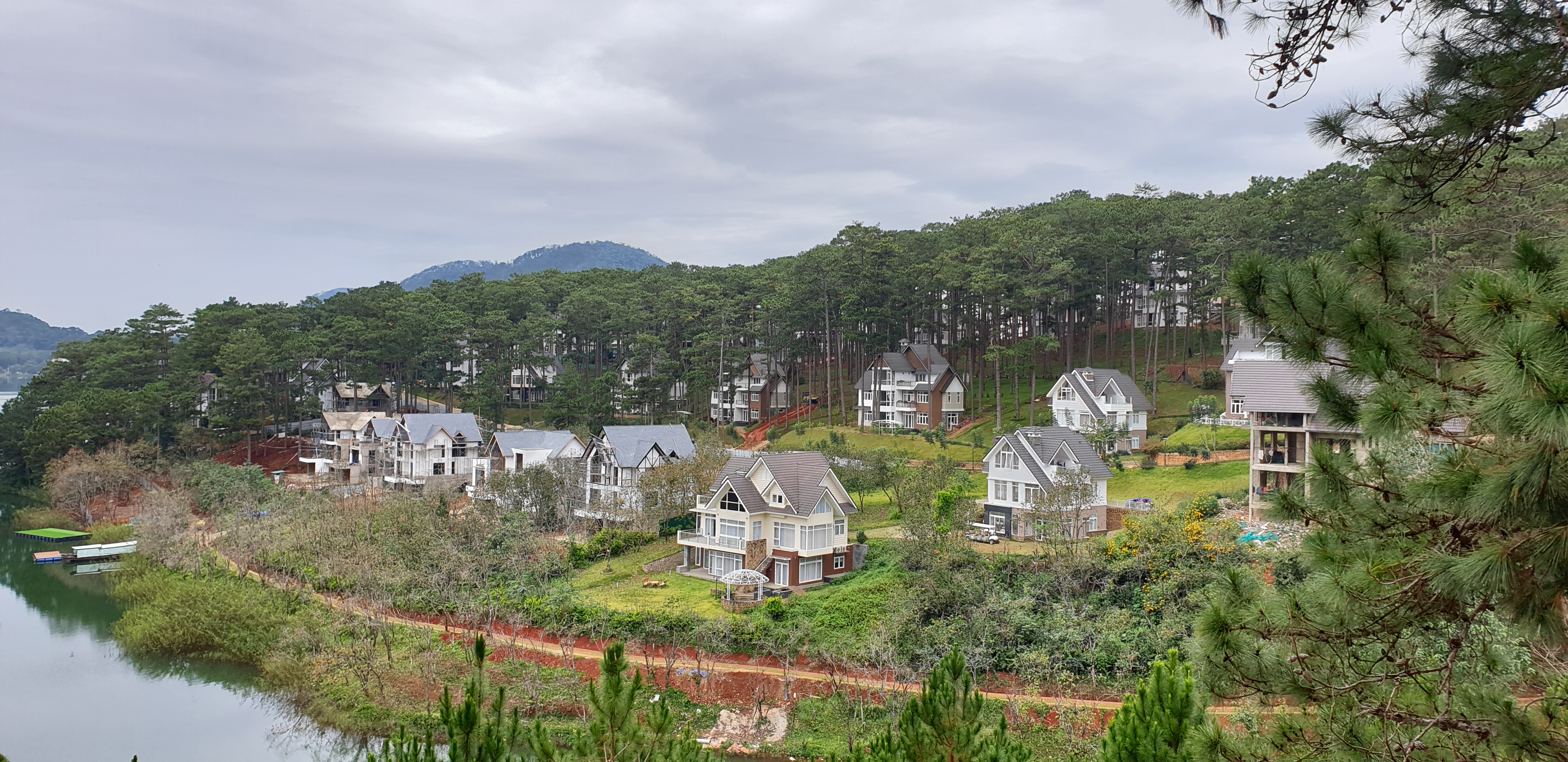 KHU BIỆT THỰ CITI HOME QUẬN 2 VỚI KẾT CẤU VÌ KÈO 2 LỚP LỢP NGÓI KHU BIỆT THỰ CITI HOME QUẬN 2 VỚI KẾT CẤU VÌ KÈO 2 LỚP LỢP NGÓI