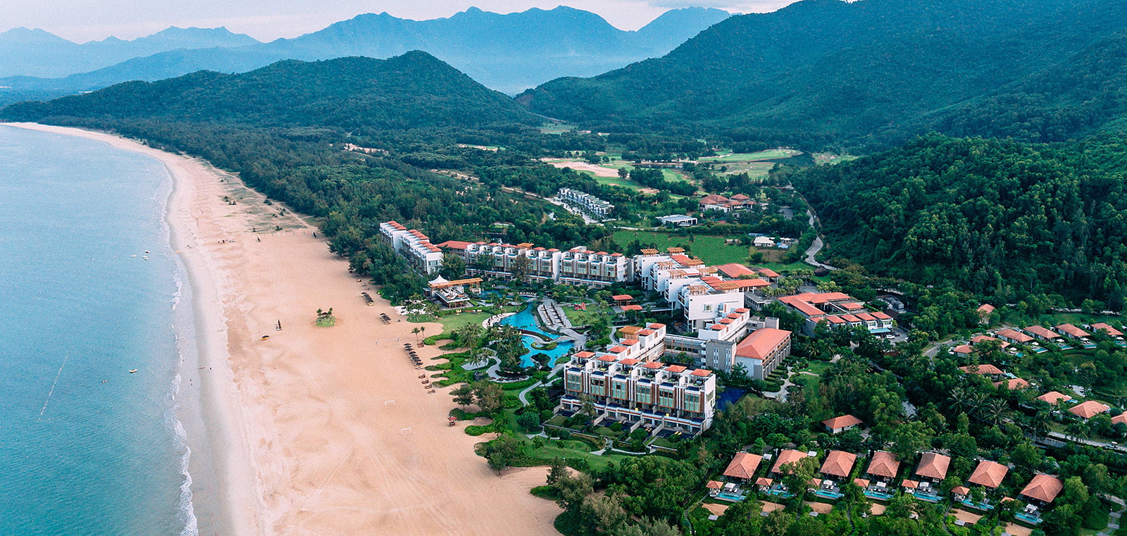 Khu nghỉ dưỡng Laguna Lăng Cô sử dụng vì kèo thép siêu nhẹ cao cấp VNTRUSS