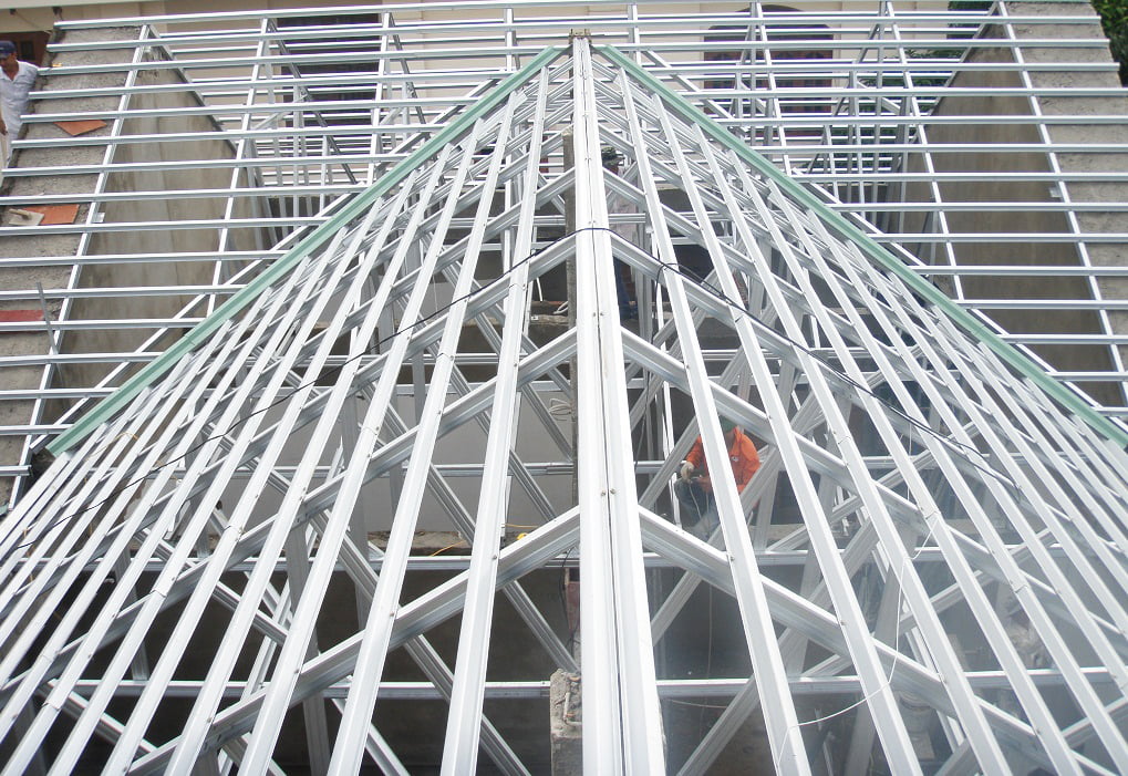 Thép VNTRUSS nhẹ - chống rỉ được dùng làm hệ khung đỡ ngói cho mái nhà.