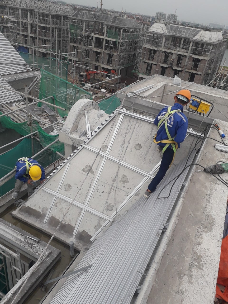 Khu đô Thị Thạch Bàn Lakeside Hà Nội khung kèo thép siêu nhẹ Vntruss và ngói đá đen Lai Châu Khu đô Thị Thạch Bàn Lakeside Hà Nội khung kèo thép siêu nhẹ Vntruss và ngói đá đen Lai Châu