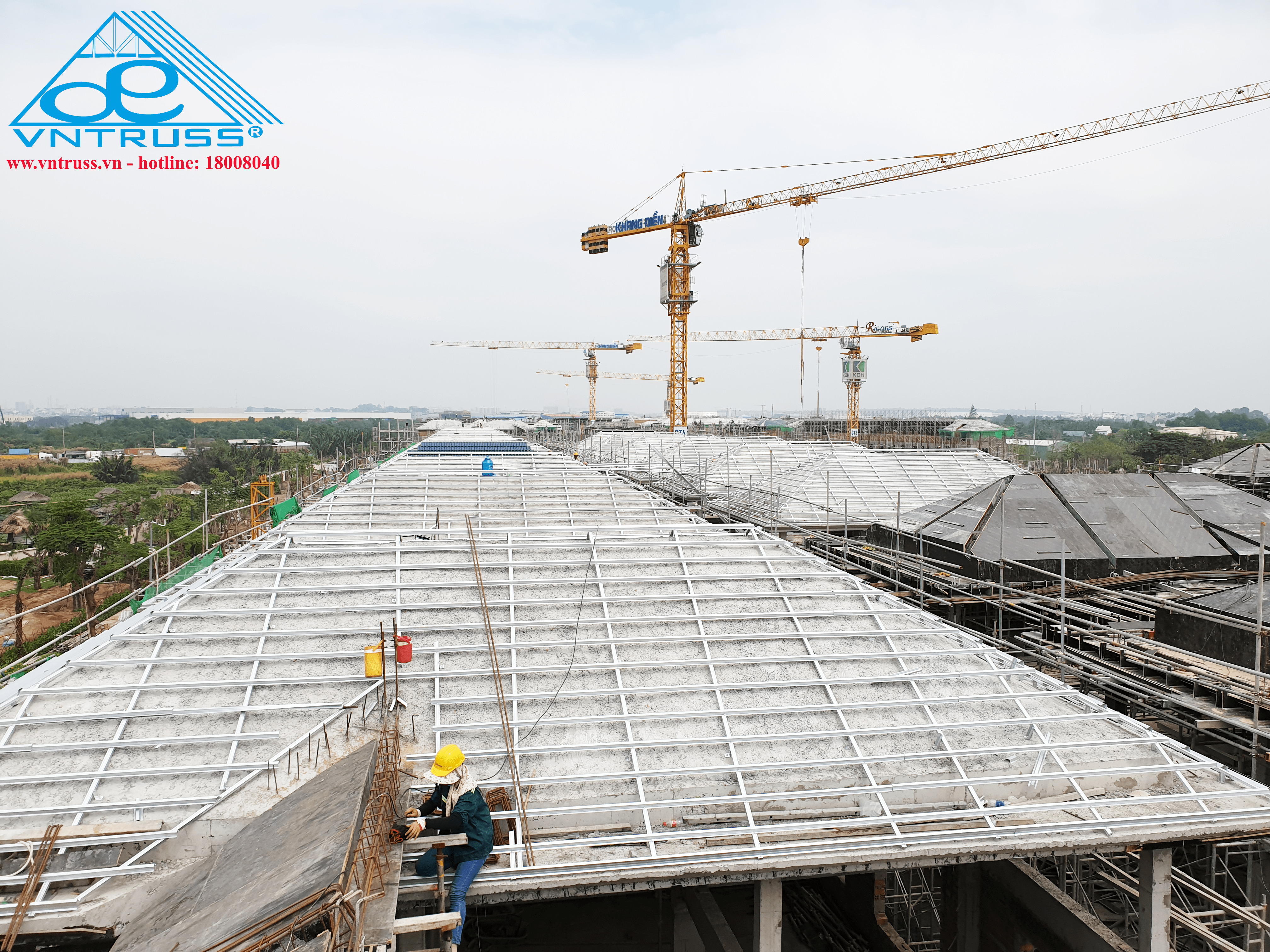 VÌ KÈO THÉP MẠ NHÔM KẼM VNTRUSS TRÊN MÁI NHÀ ĐỔ BÊ TÔNG LỢP NGÓI DỰ ÁN KIM PHÁT VÌ KÈO THÉP MẠ NHÔM KẼM VNTRUSS TRÊN MÁI NHÀ ĐỔ BÊ TÔNG LỢP NGÓI DỰ ÁN KIM PHÁT