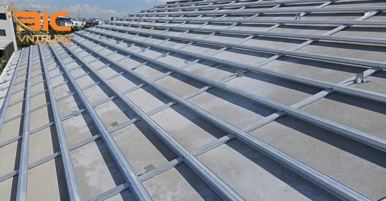 Tại Sao Mái Bê Tông Nên Dùng Cầu Phong Thép VNTRUSS Thay Vì Cầu Phong Gỗ