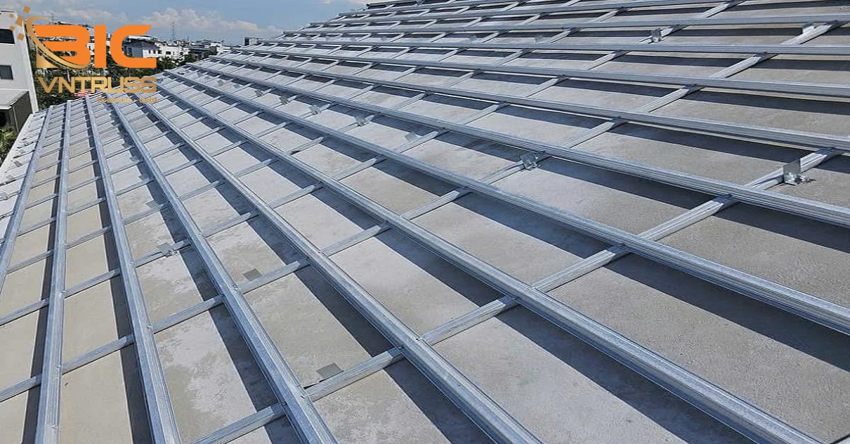 Tại Sao Mái Bê Tông Nên Dùng Cầu Phong Thép VNTRUSS Thay Vì Cầu Phong Gỗ