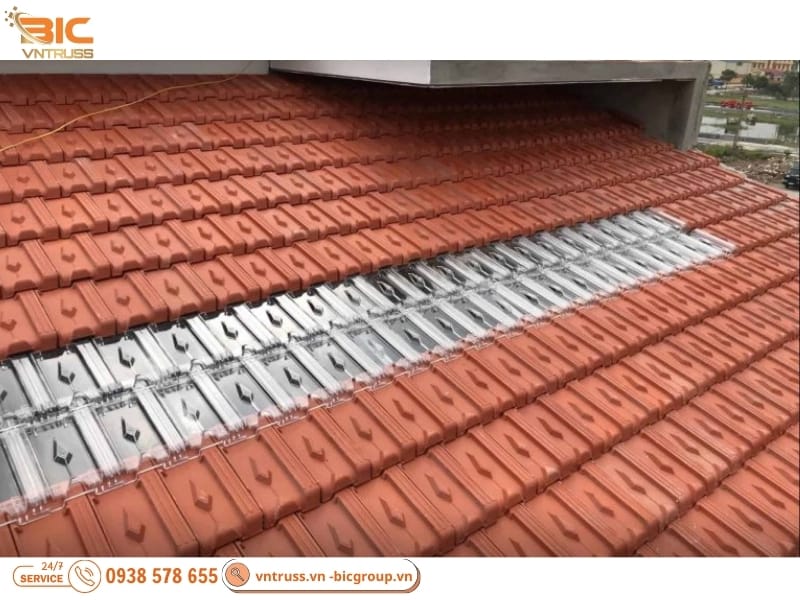 Ngói lấy sáng giúp tận dụng ánh sáng tự nhiên và tăng tính thẩm mỹ cho công trình.