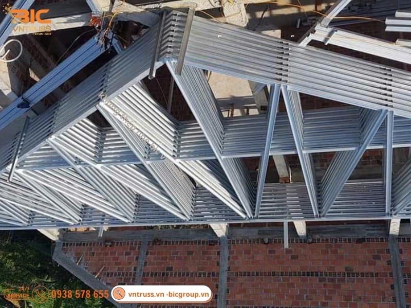 Vì kèo thép bền chắc, nhẹ, chống mối mọt, lắp đặt nhanh.