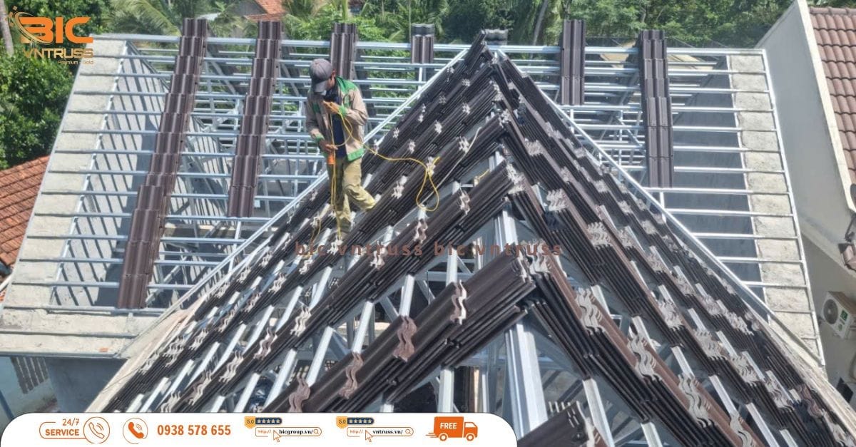 So sánh ngói Thái và ngói Nhật: Lựa chọn nào tối ưu cho bạn?
