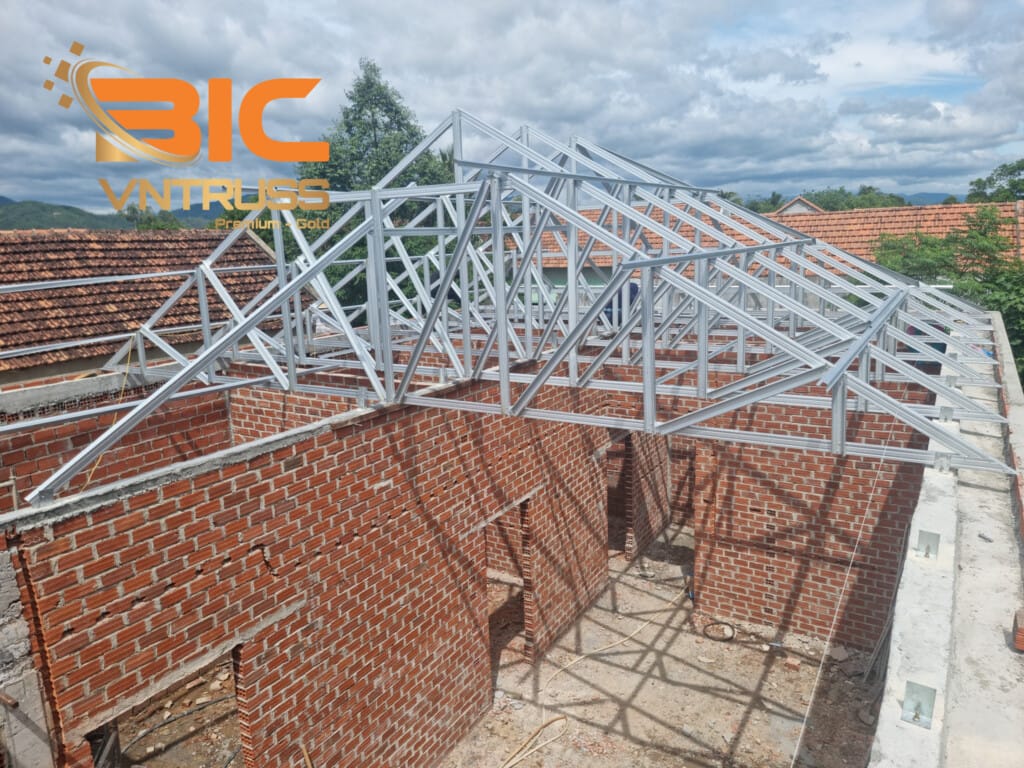 Thi công mái thép nhẹ cường độ cao VNTRUSS tại Sóc Trăng