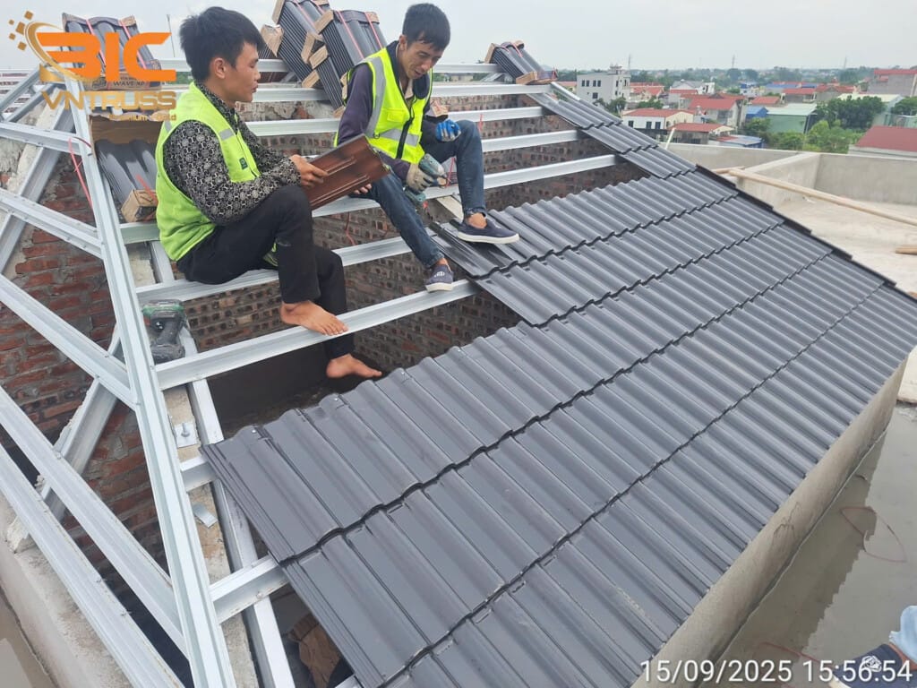 Thi công mái thép nhẹ VNTRUSS tiết kiệm chi phí thi công và bảo hành