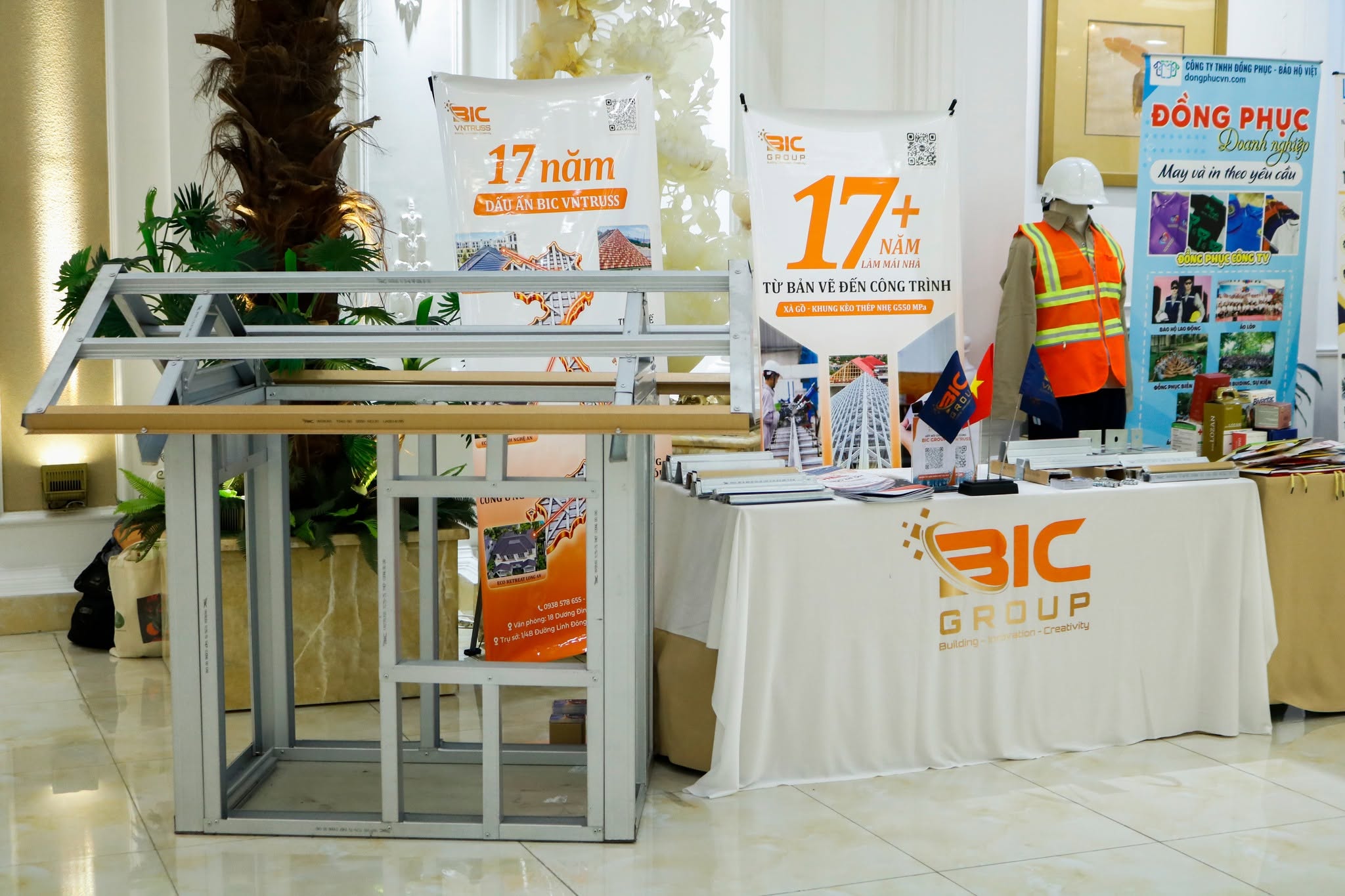 gian hàng BIC GROUP giới thiệu khung kèo thép VNTRUSS